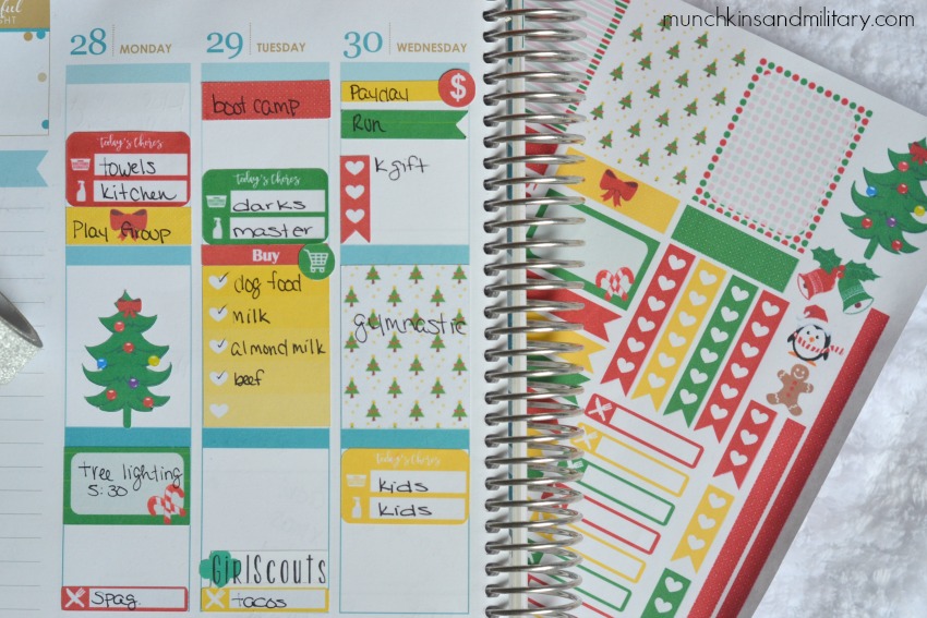Get your Life Planner looking festive with this fun free set of printable Christmas planner stickers #planneraddict