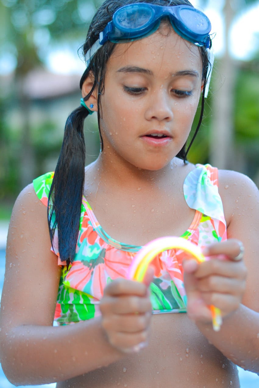 Cracking glow sticks for a fun glowing pool party 