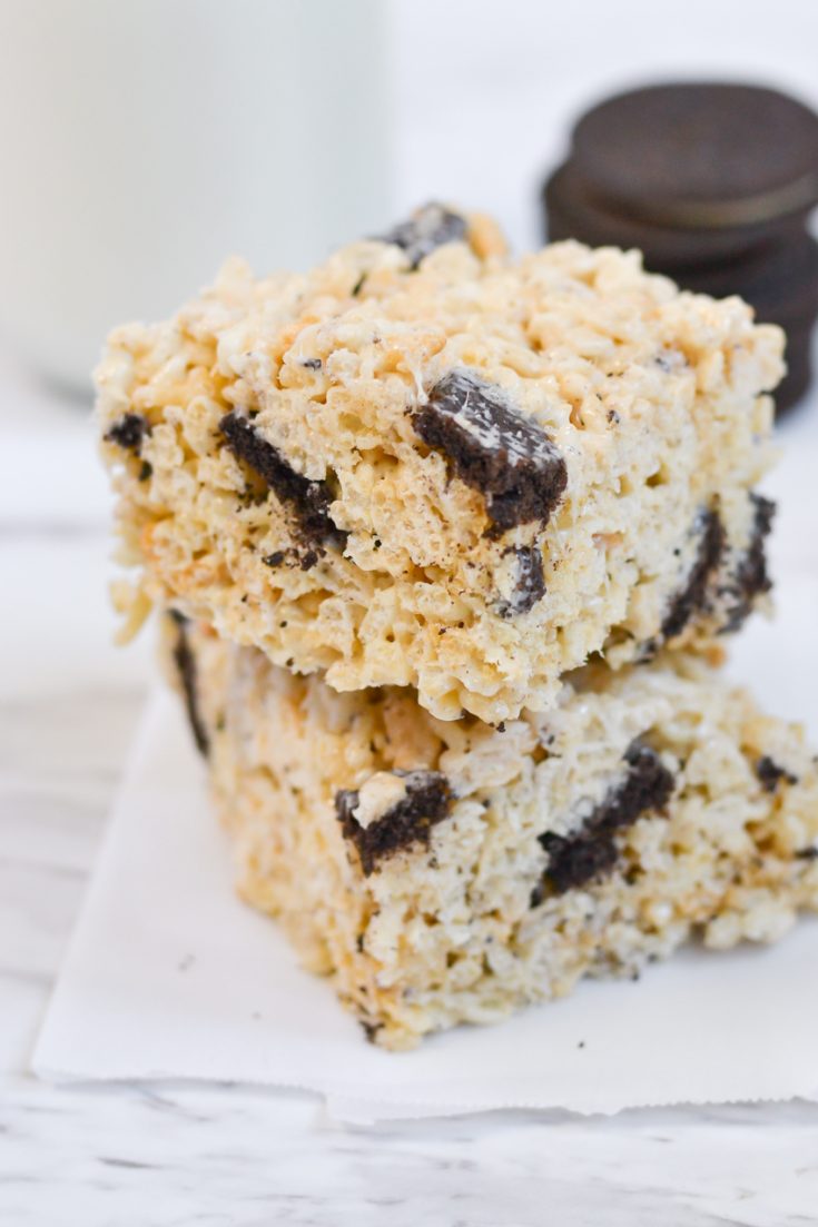 Rice Krispies cereal combined with Oreos to create Oreo Krispies Treats! Can you think of an easier and more delicious treat?! Plus, two tips to get even better homemade Rice Krispies Treats! 