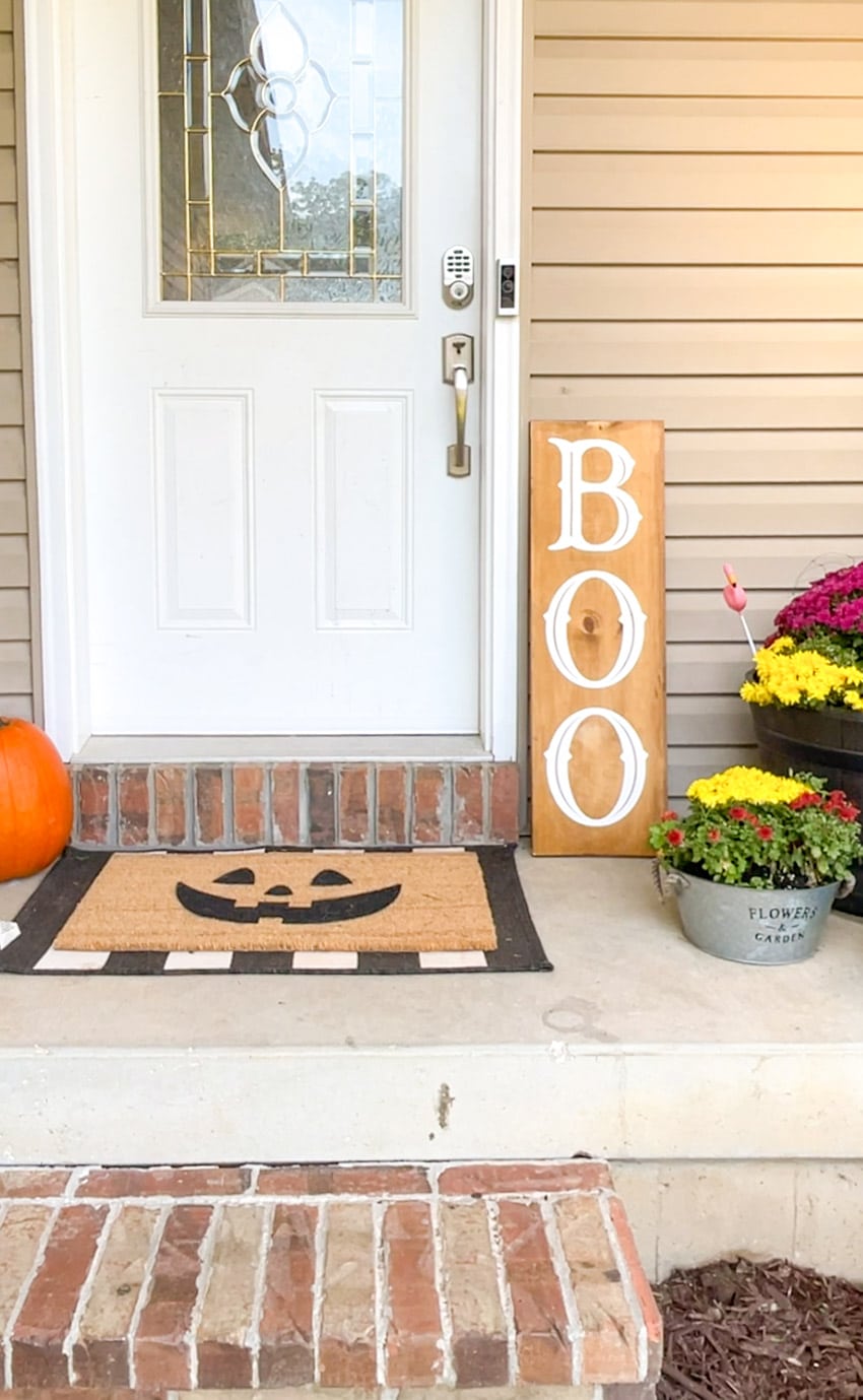 Front porch with DIY jack-o-lantern welcome mat