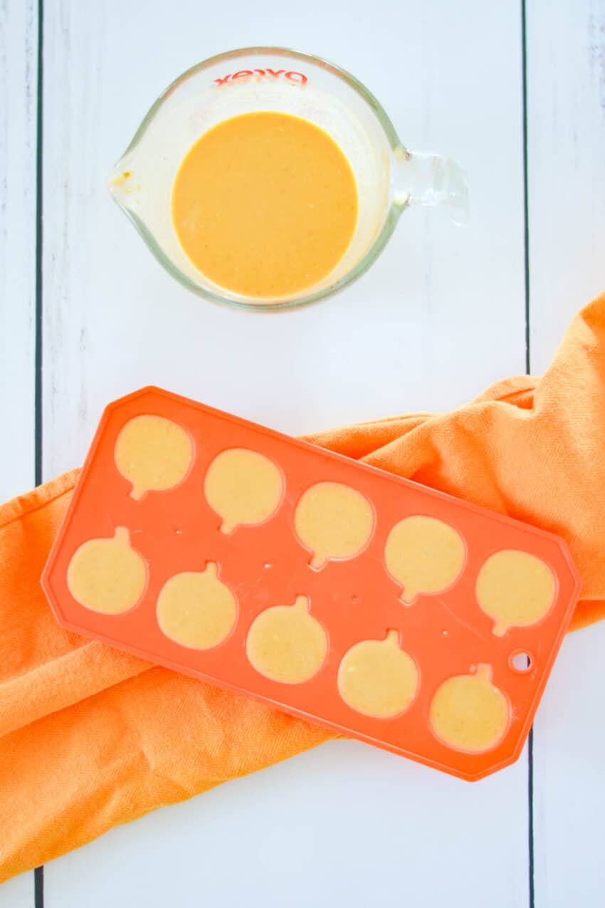 DIY Pumpkin Gelatin Gummy Dog Treat Recipe - Wear Wag Repeat